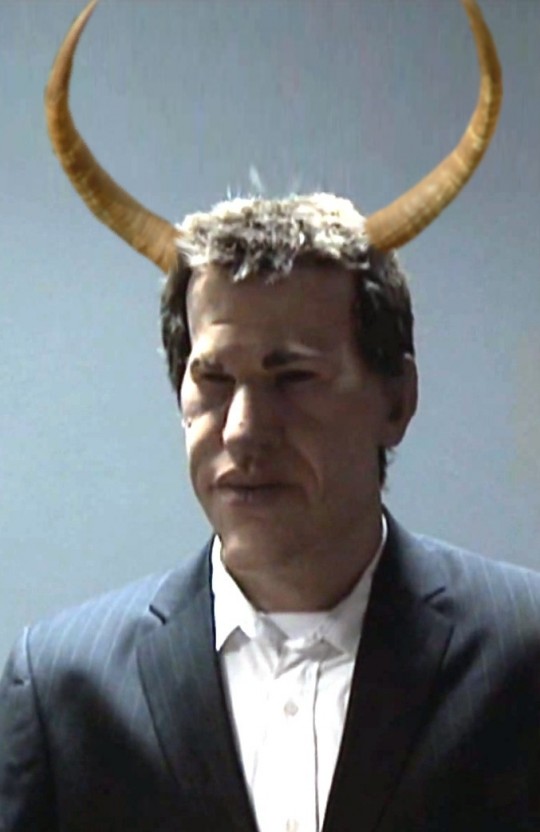 Je suis juste un peu con, crétin, je n' ai pas de cerveau, mais j'ai des cornes, mais c'est énoooooorme !