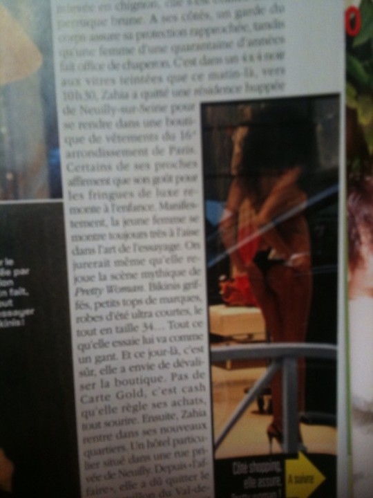 photo-2 Oh! elle est nue devant la vitrine, quelle chance pour le photographe